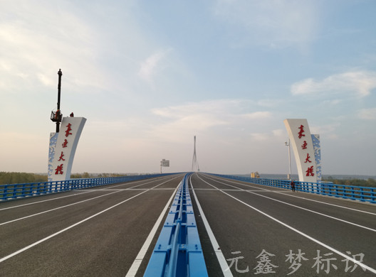 嘉魚大橋外露發(fā)光